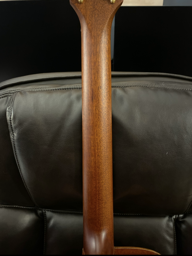 Back of neck properly framed for capture – even lighting and minimal glare